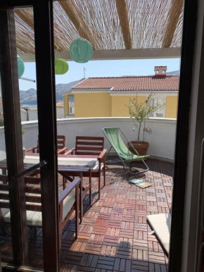 Apartment with Balcony 450m from the sea